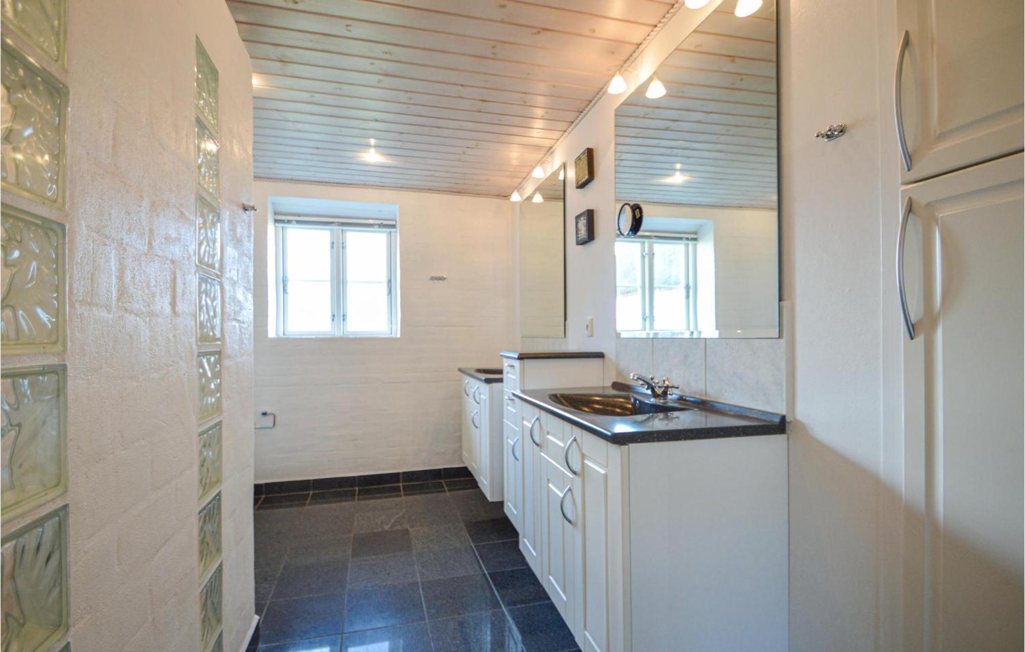 Ballum Awesome Home In Bredebro With Kitchen מראה חיצוני תמונה